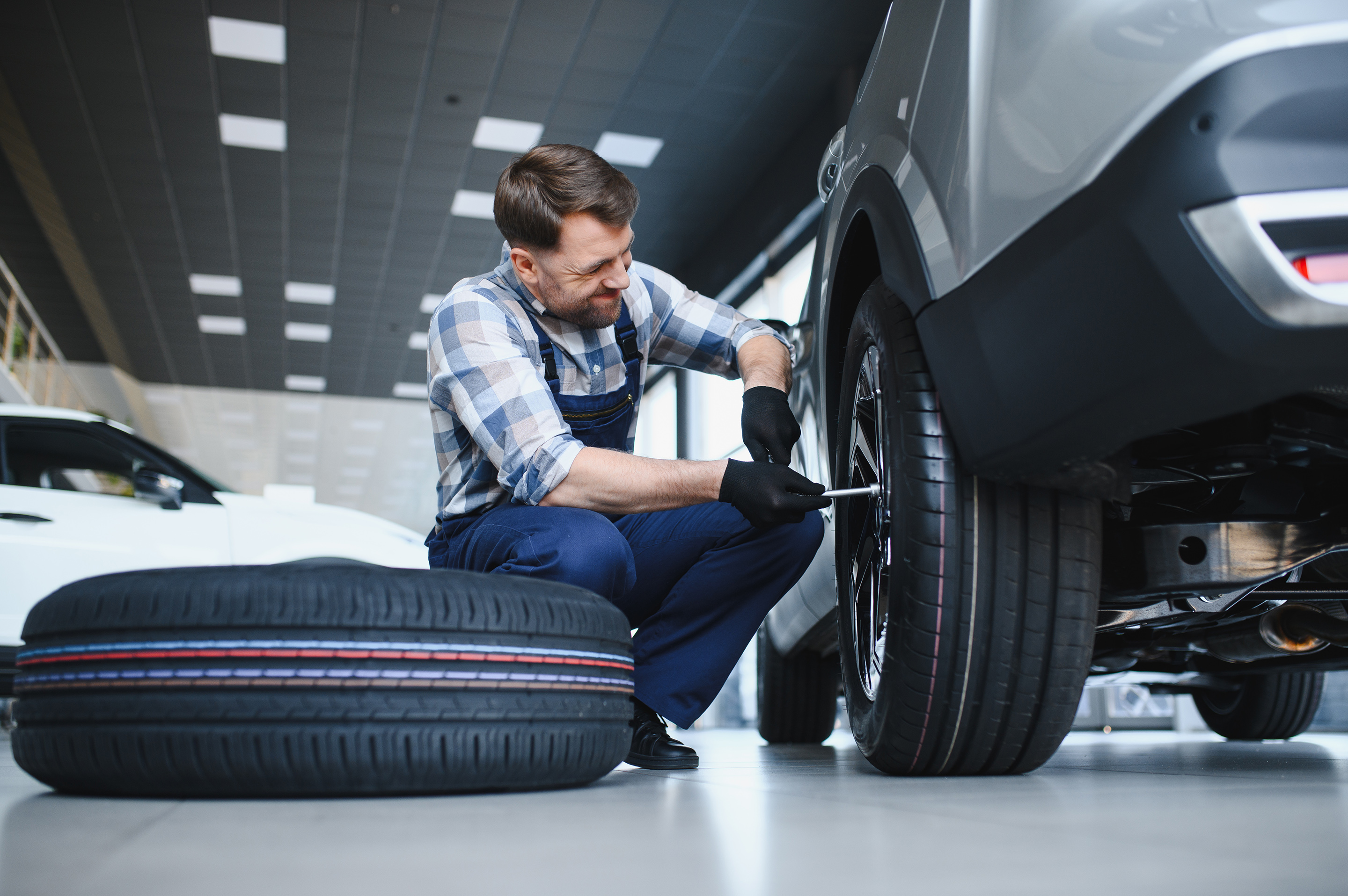 Autohaus Website mechanic changing car tire in auto service garage 2026 07 10 17 43 14 utc